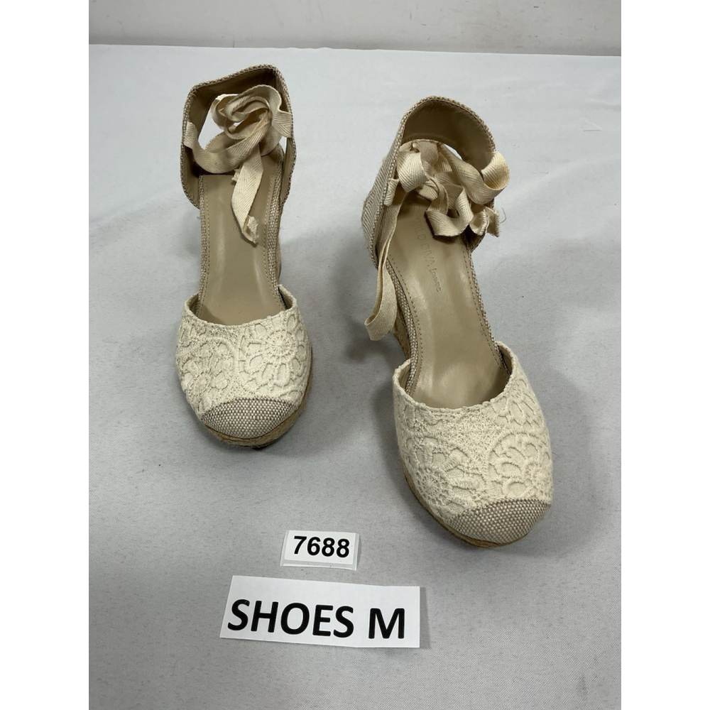 Womans Excellent Wild Diva Wedge Espadrille Sandals 7.5 White Embroidered